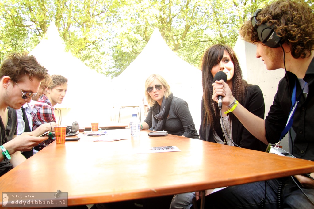 2011-05-05 Interviews voor Deventer Radio - Proper Outfit, met Daan van Dussen - Bevrijdingsfestival, Zwolle 019